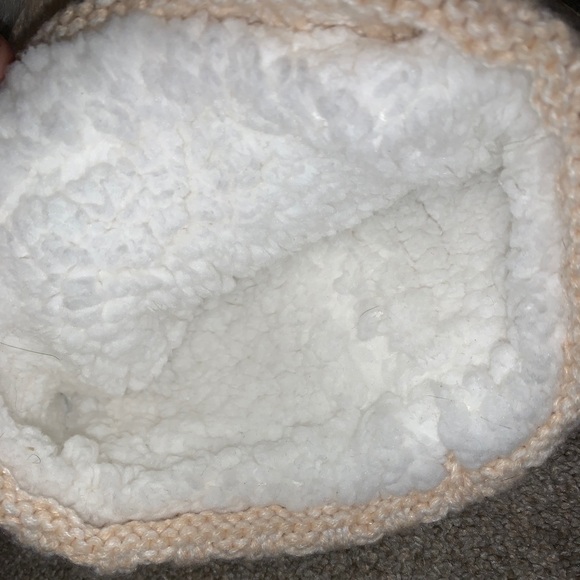 VS PINK Cream Sherpa Beanie/Hat - Picture 3 of 3